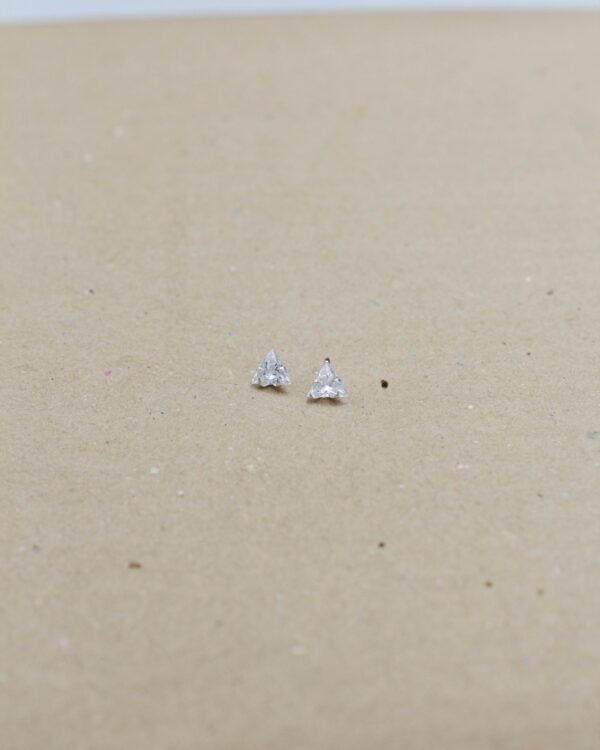 Brinco Triângulo 6MM