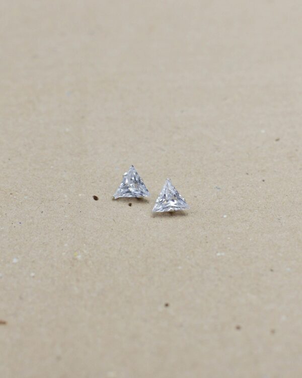 Brinco Triângulo 8MM