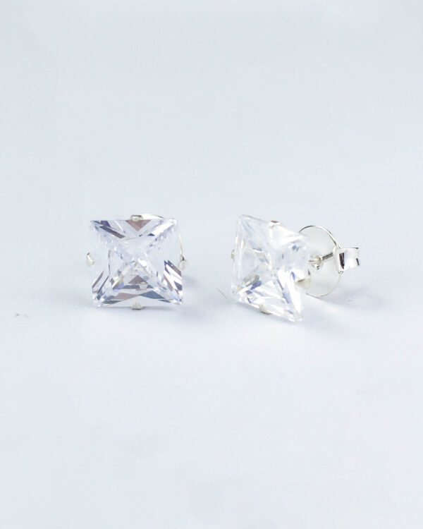 Brinco Carrê 10 mm em Cravação Simples